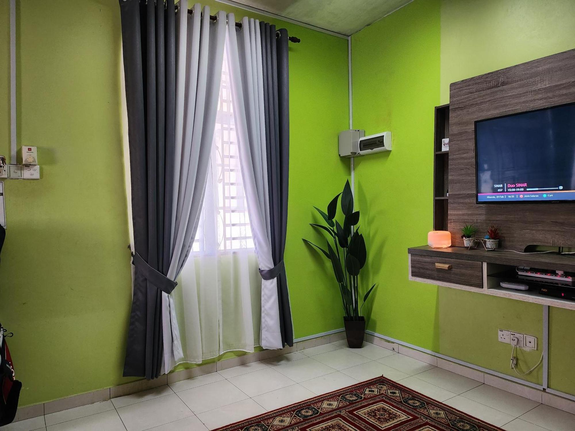 Ct Seraya Homestay  Canglun Luaran gambar