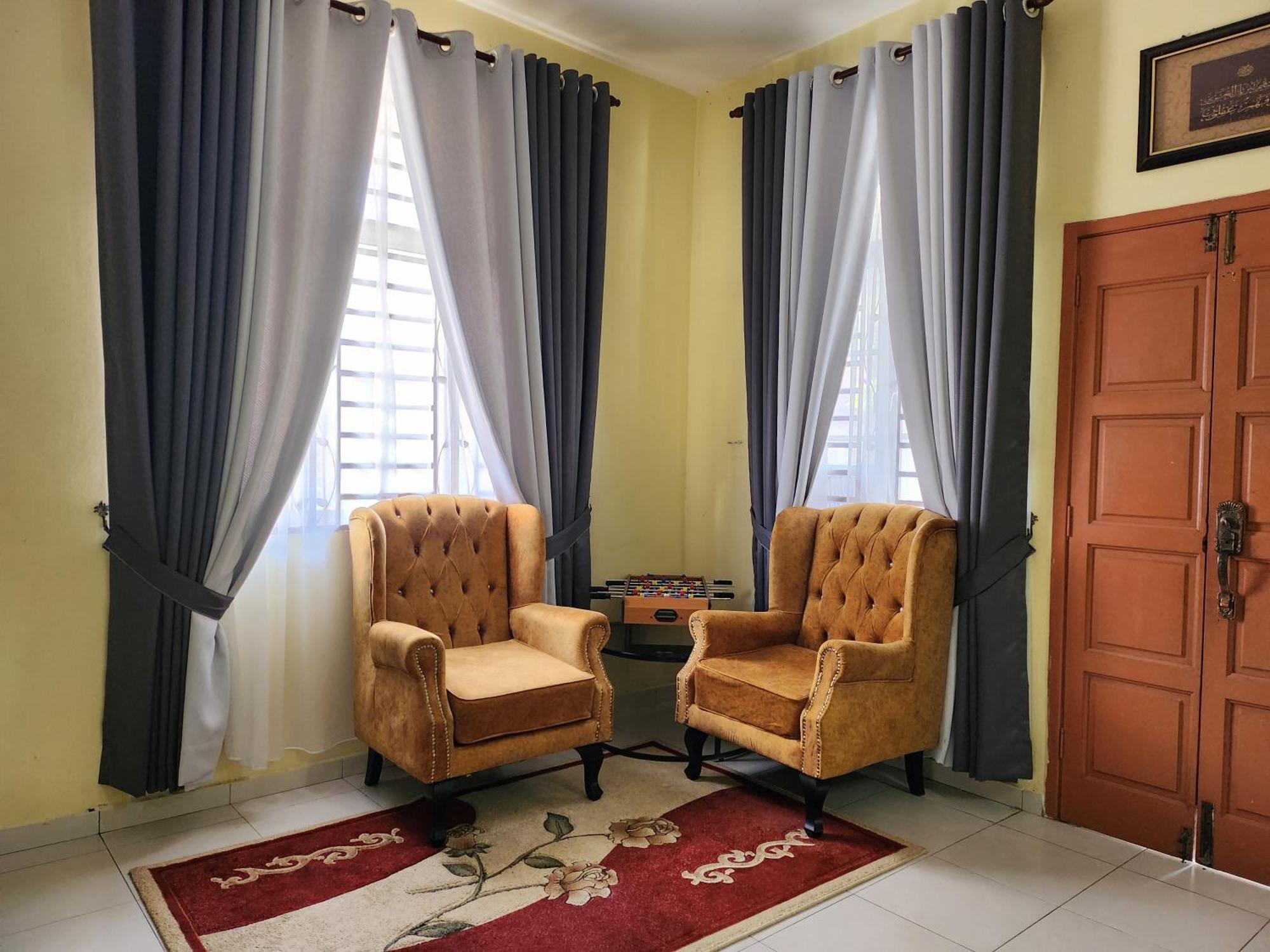 Ct Seraya Homestay  Canglun Luaran gambar