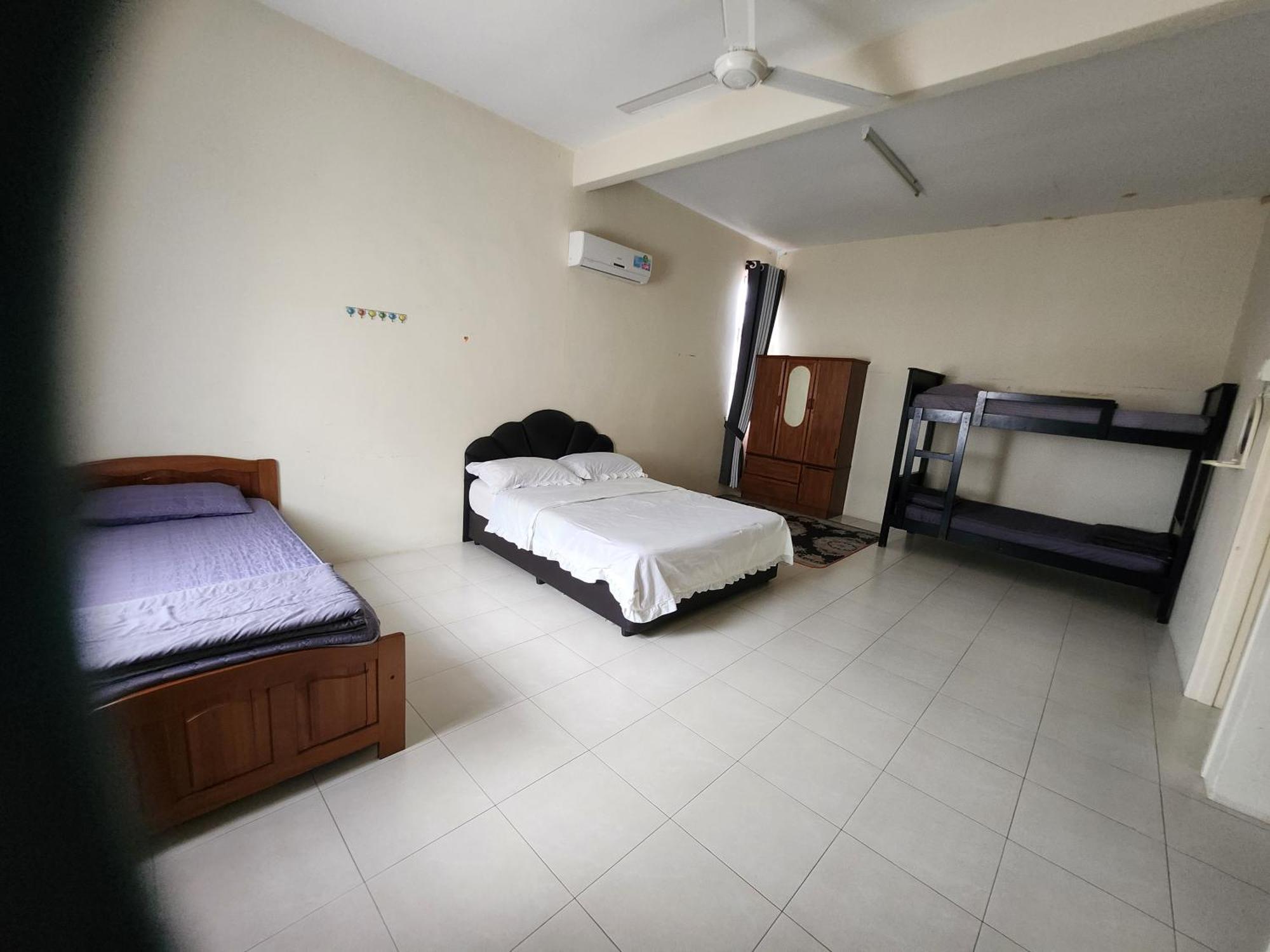 Ct Seraya Homestay  Canglun Luaran gambar