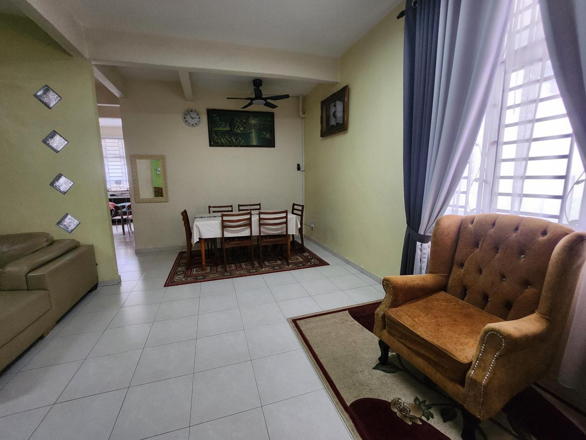 Ct Seraya Homestay  Canglun Luaran gambar